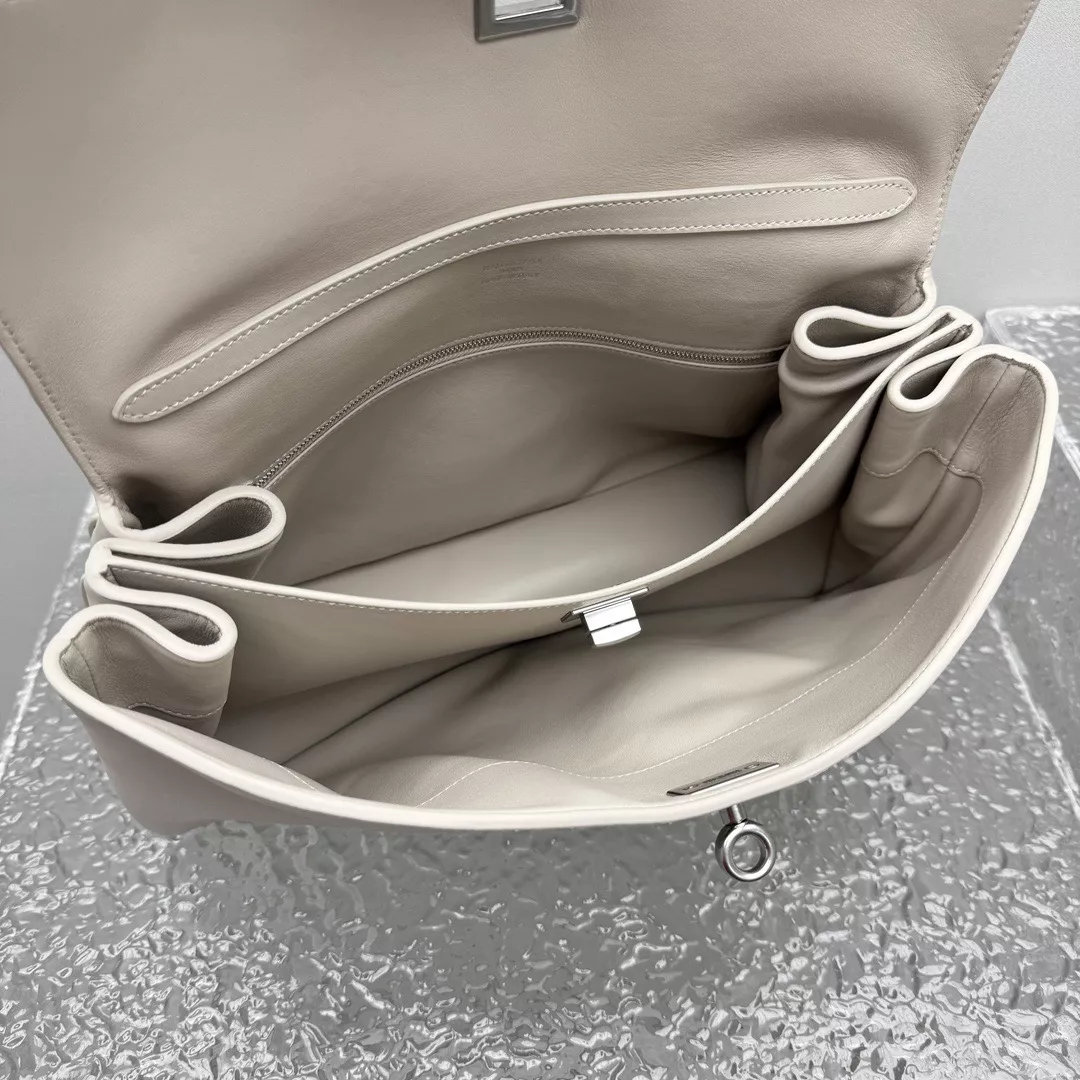 Balenciaga Rodeo Medium-07