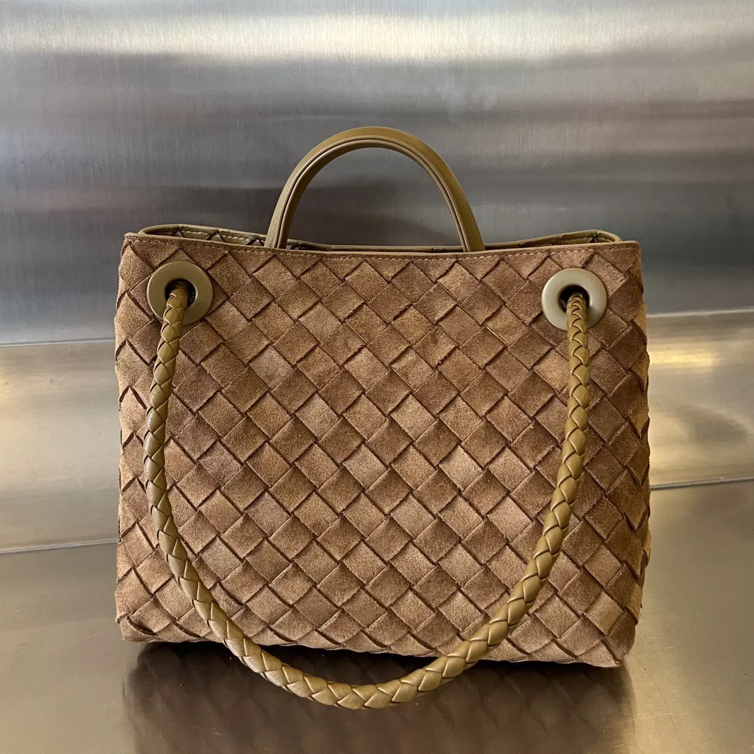 Bottega Veneta Andiamo-02