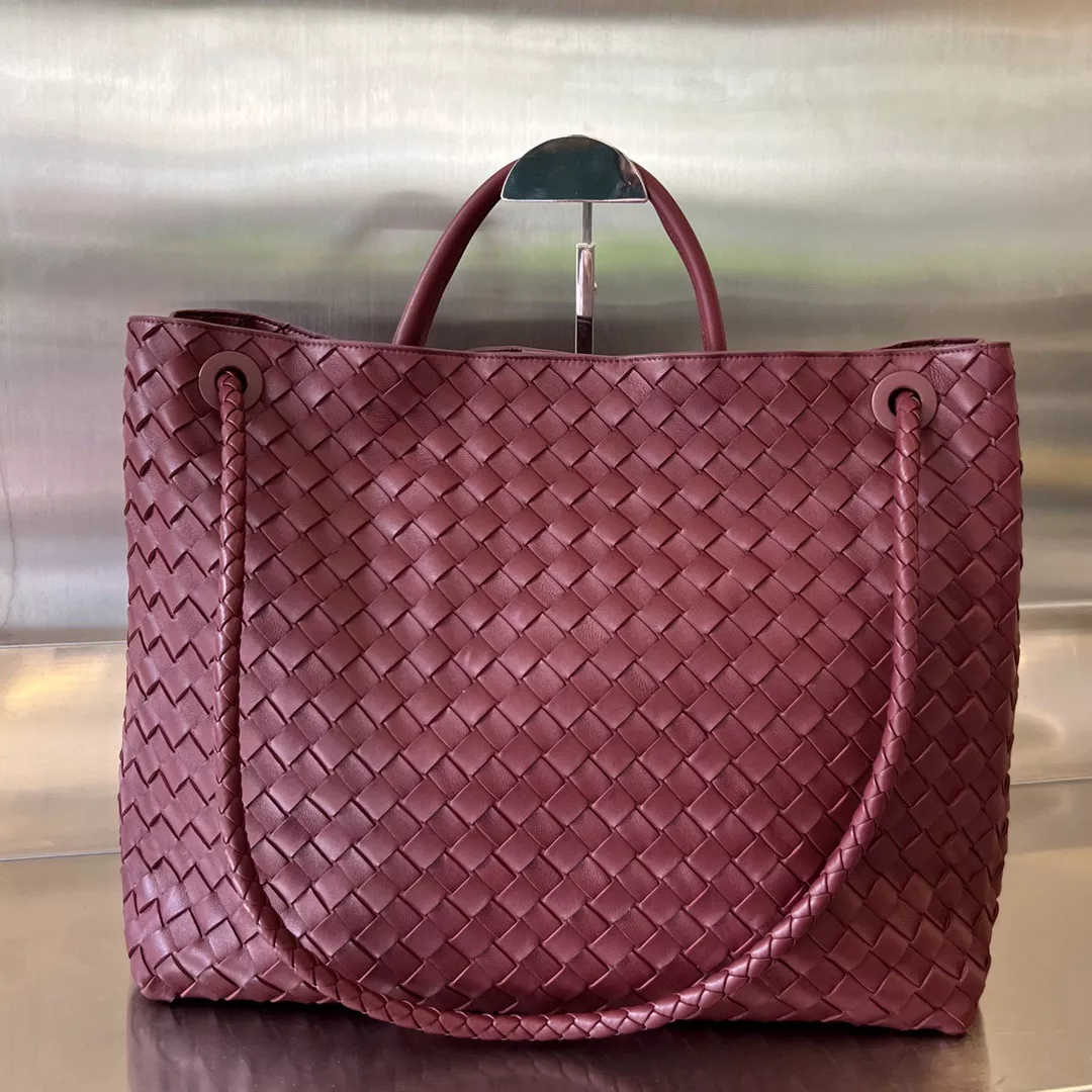 Bottega Veneta Andiamo-03