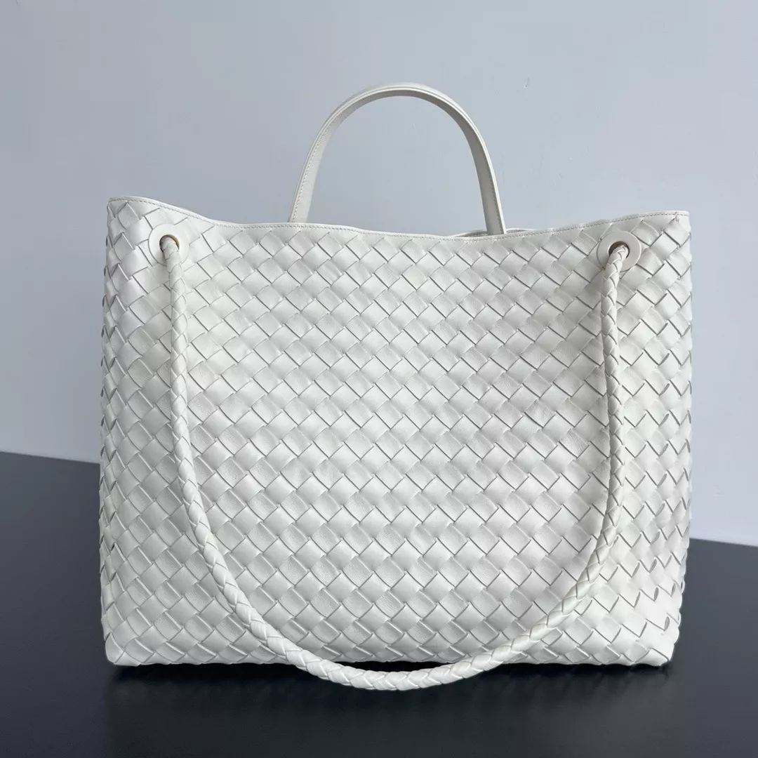 Bottega Veneta Andiamo-03