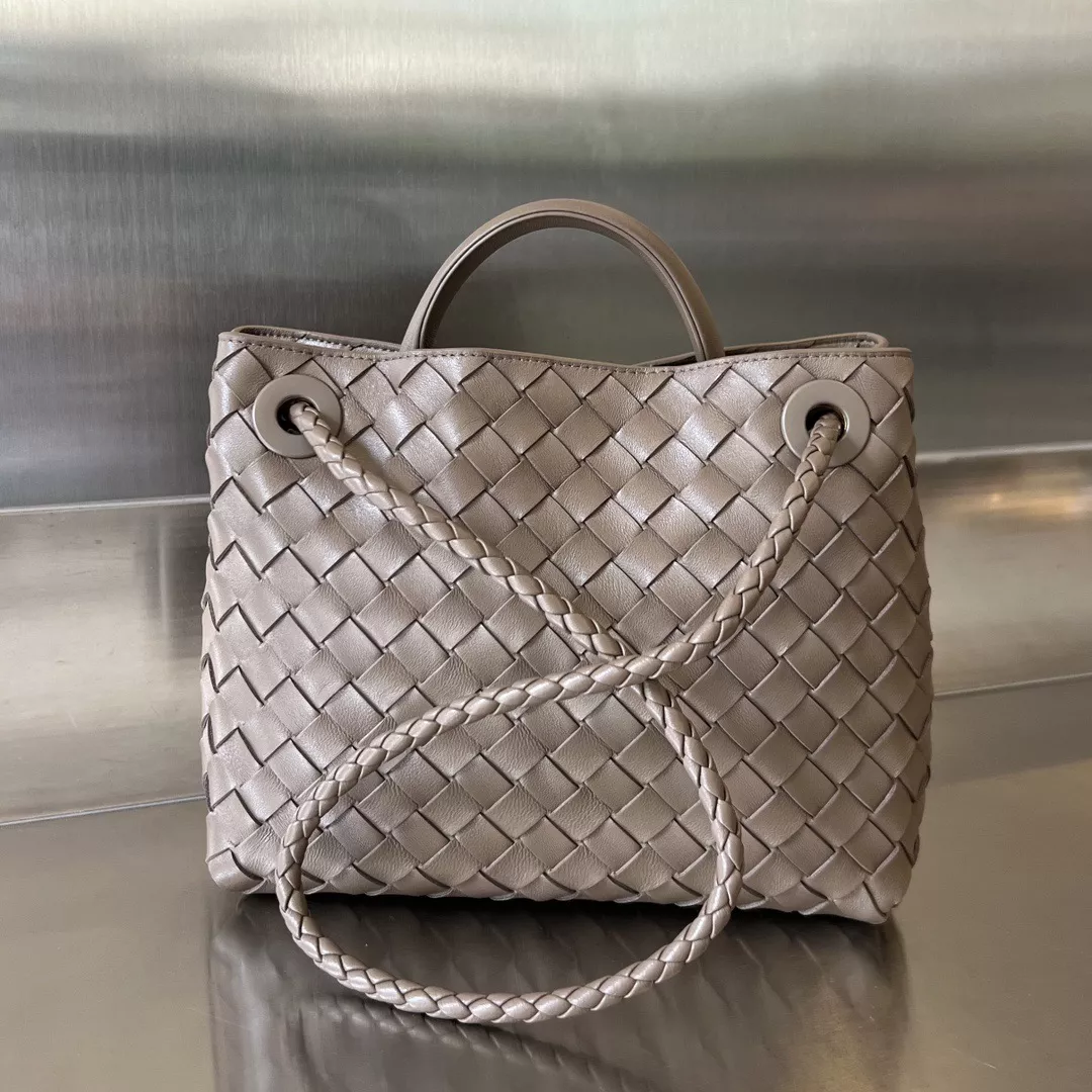 Bottega Veneta Andiamo-03
