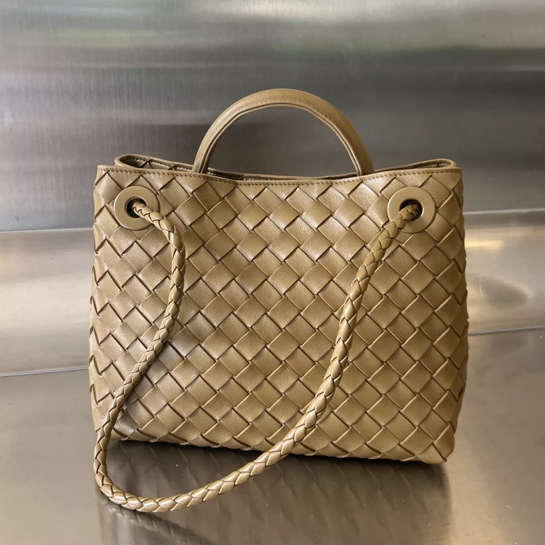 Bottega Veneta Andiamo-03