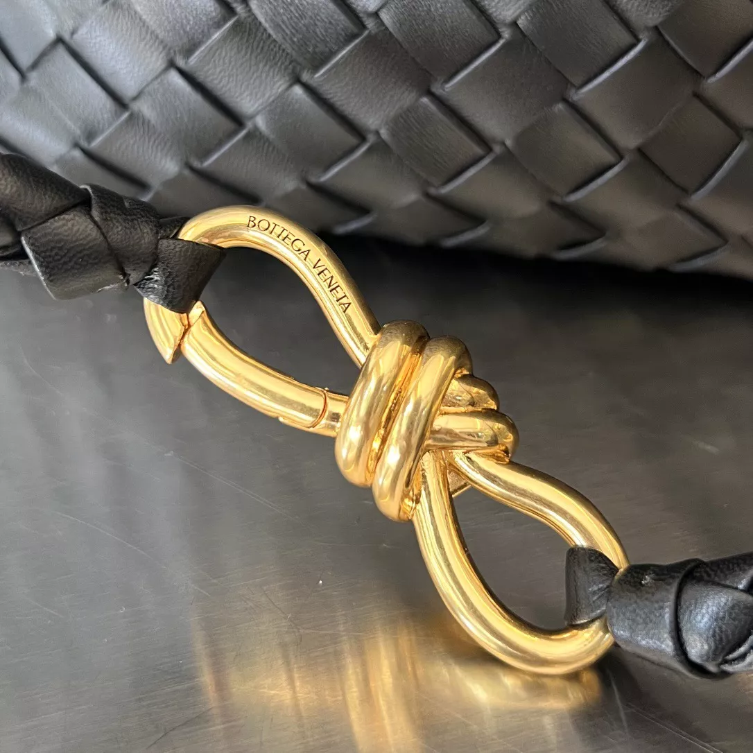 Bottega Veneta Andiamo-05