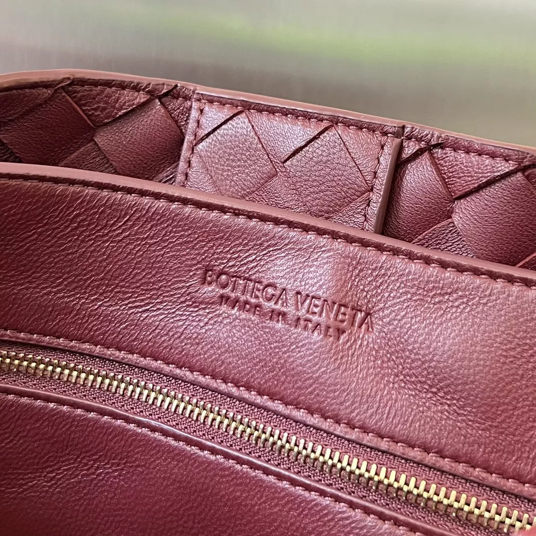 Bottega Veneta Andiamo-05