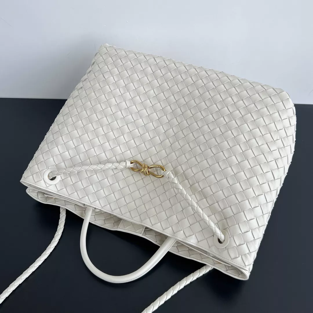 Bottega Veneta Andiamo-05