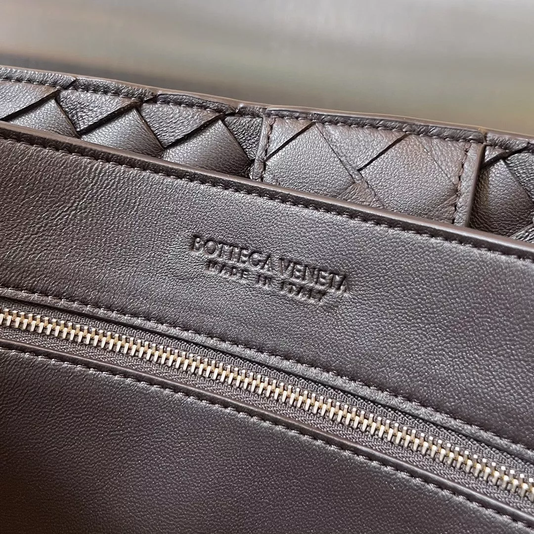 Bottega Veneta Andiamo-05