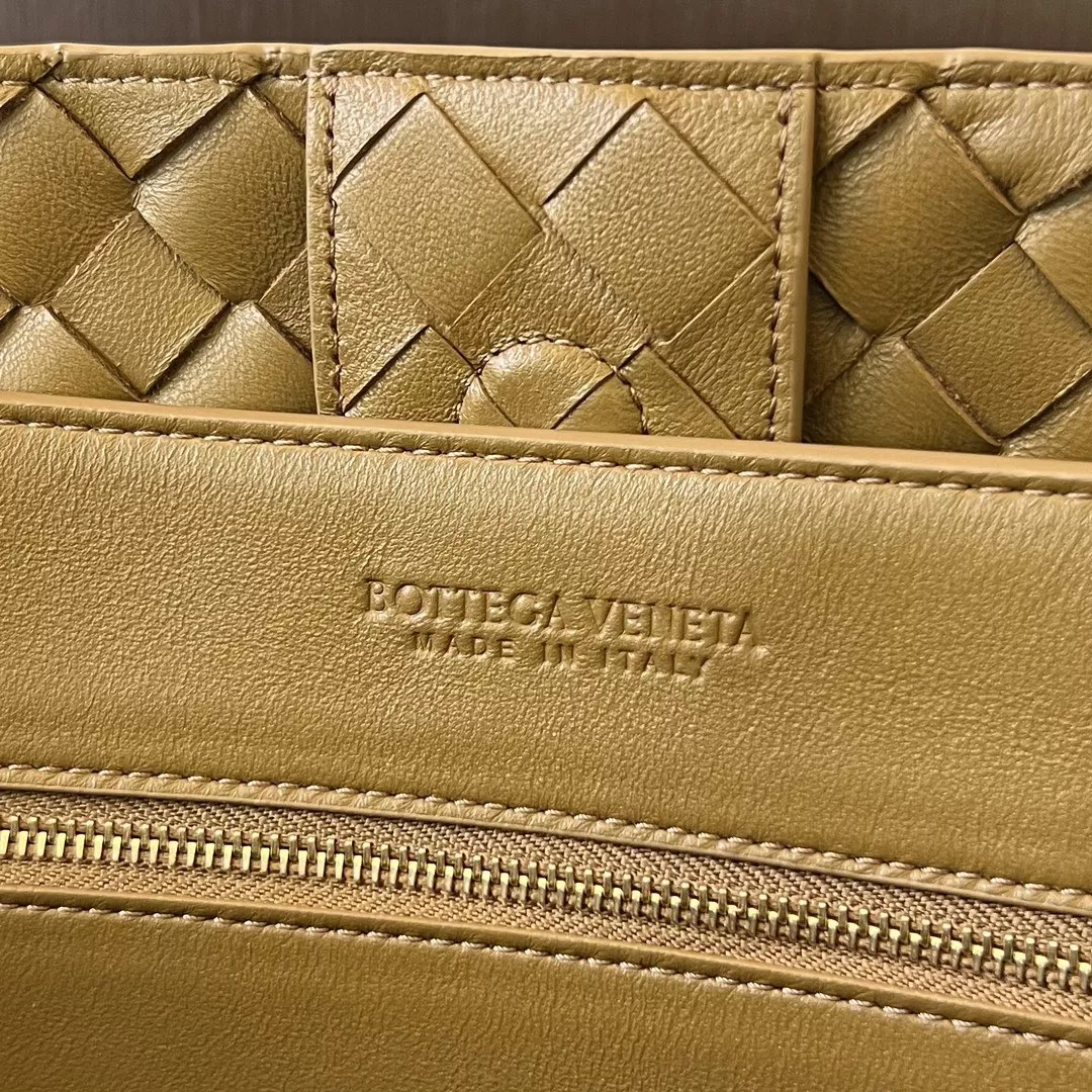Bottega Veneta Andiamo-06