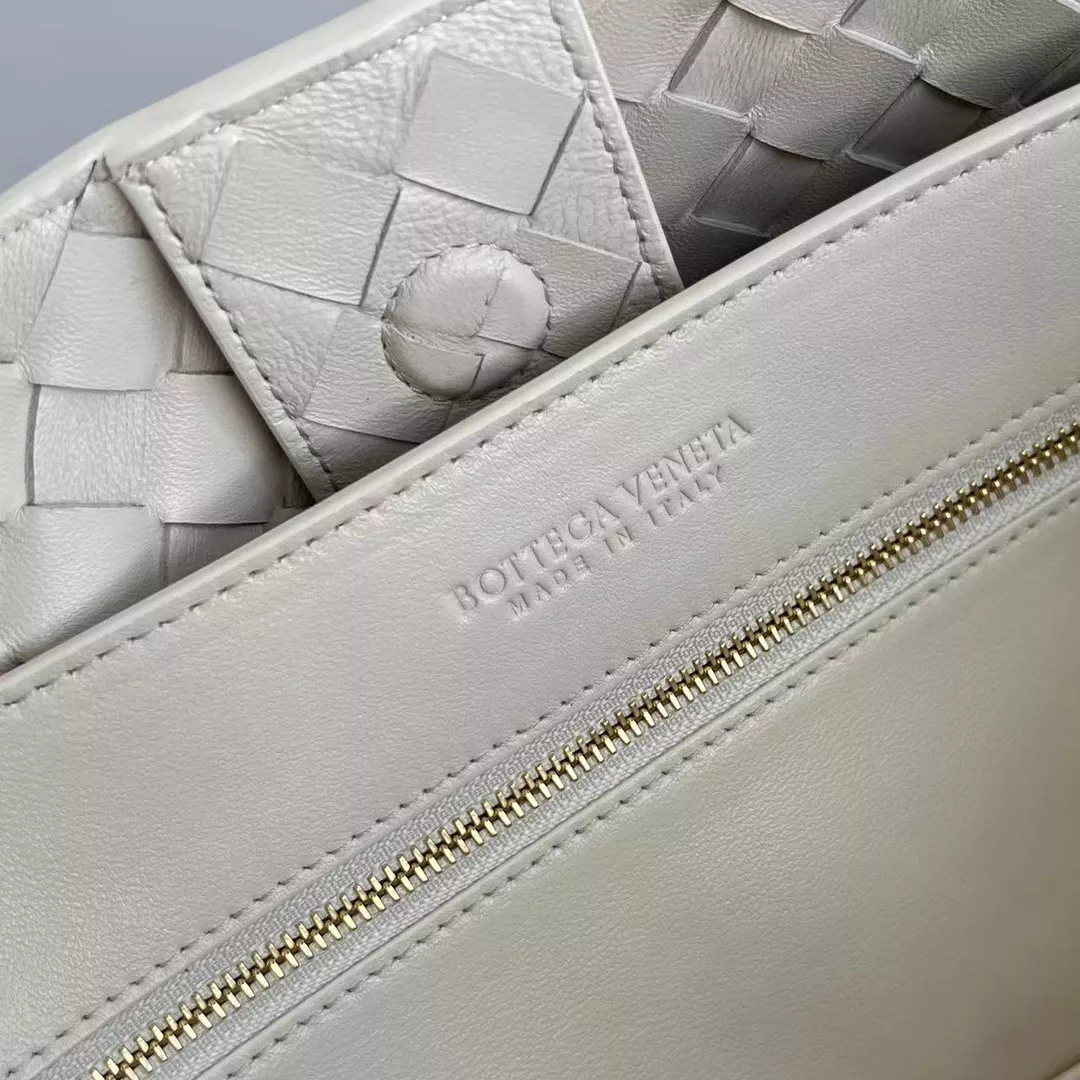 Bottega Veneta Andiamo-08