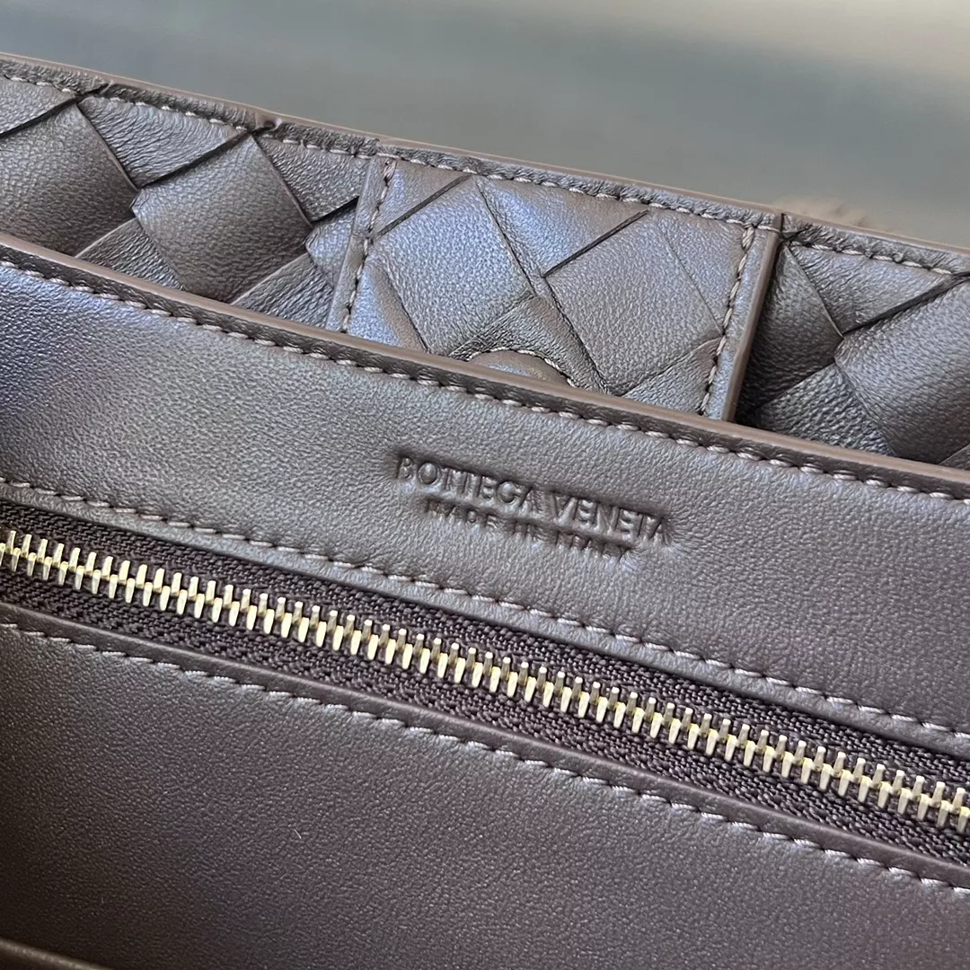 Bottega Veneta Andiamo-08