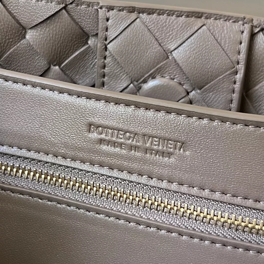 Bottega Veneta Andiamo-08