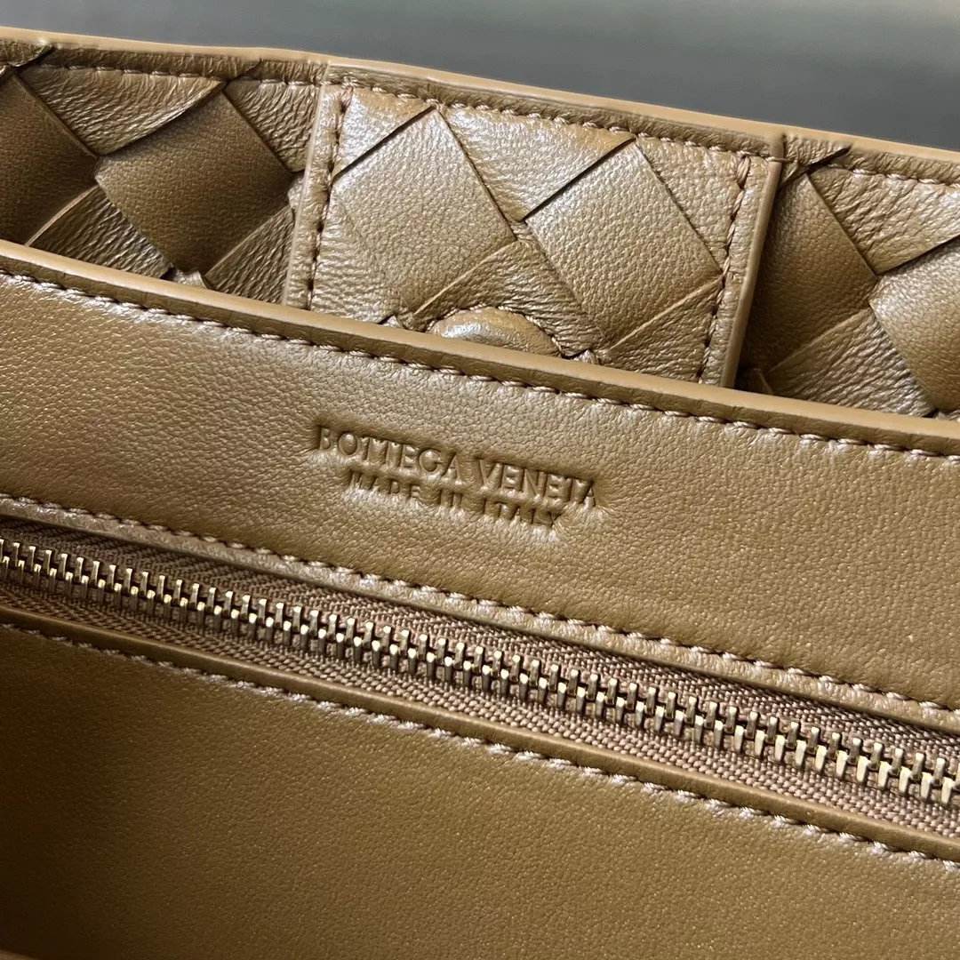 Bottega Veneta Andiamo-08