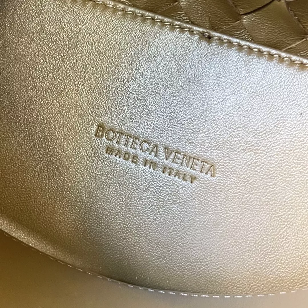 Bottega Veneta Andiamo-09