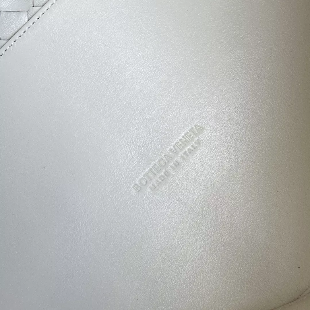 Bottega Veneta Andiamo-09