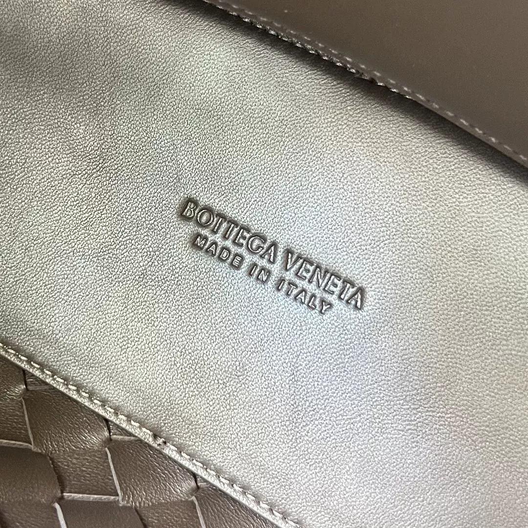 Bottega Veneta Andiamo-09