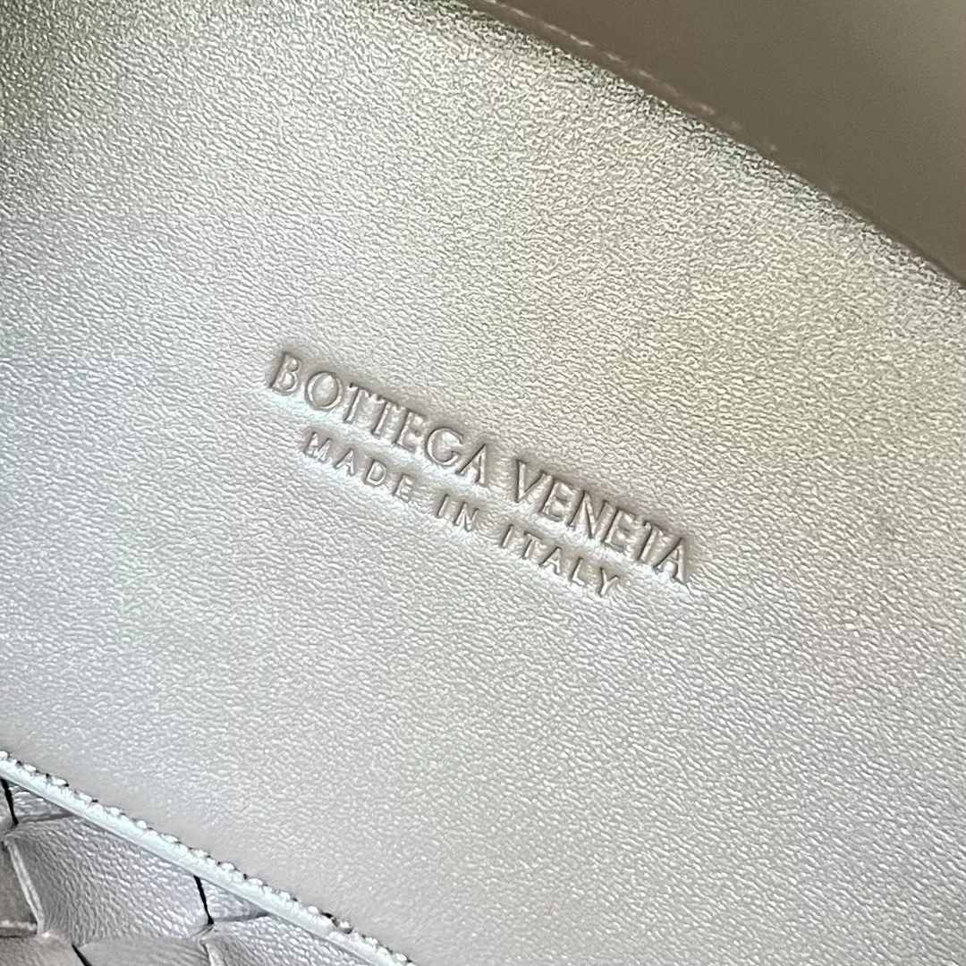 Bottega Veneta Andiamo-09