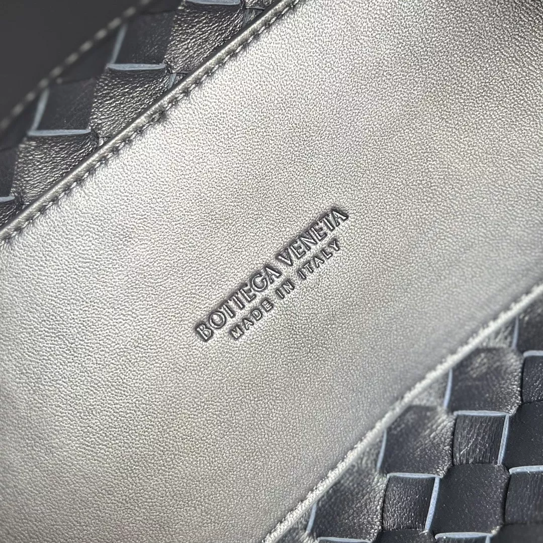 Bottega Veneta Andiamo-09