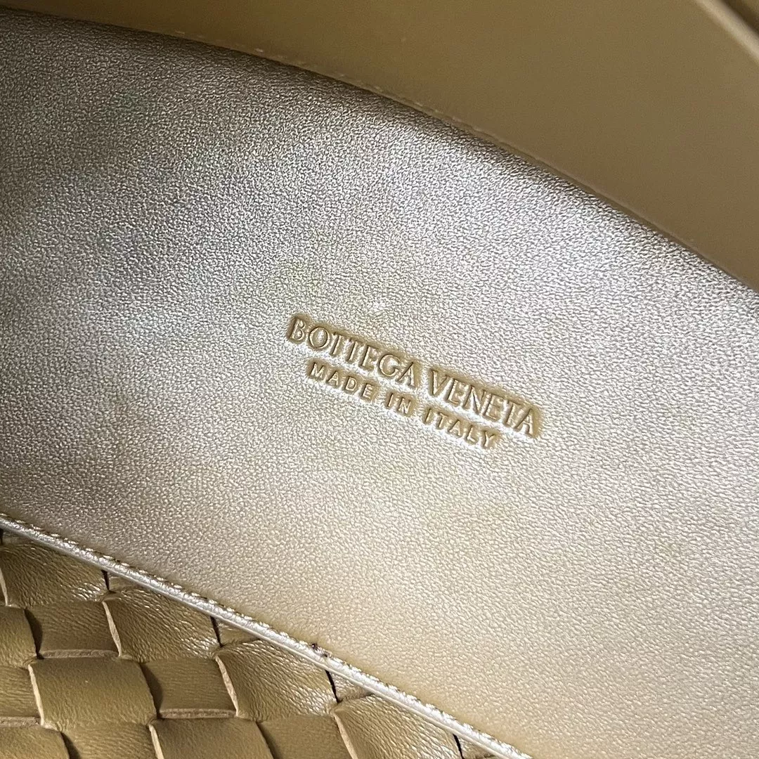 Bottega Veneta Andiamo-09
