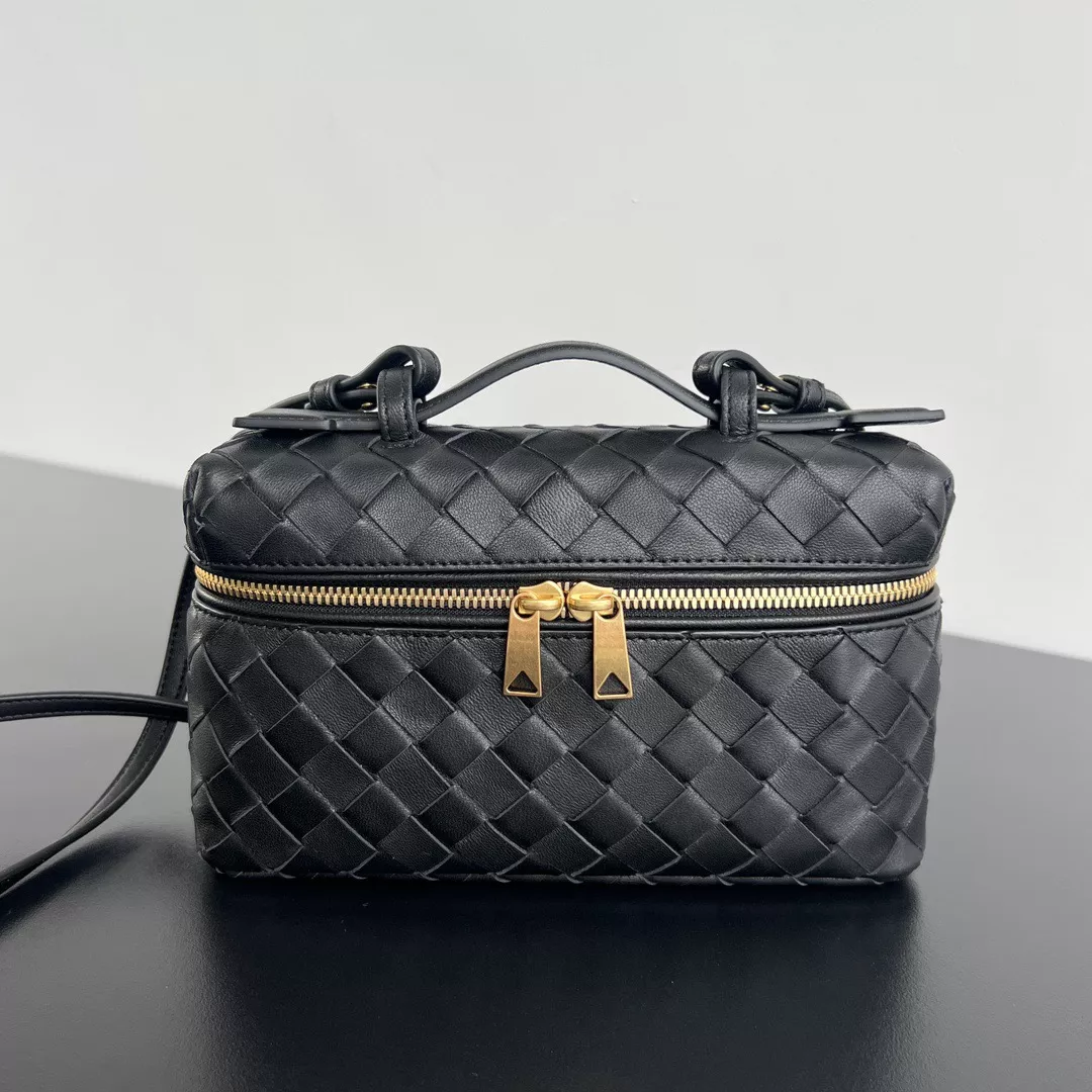 Bottega Veneta Vanity Case-01