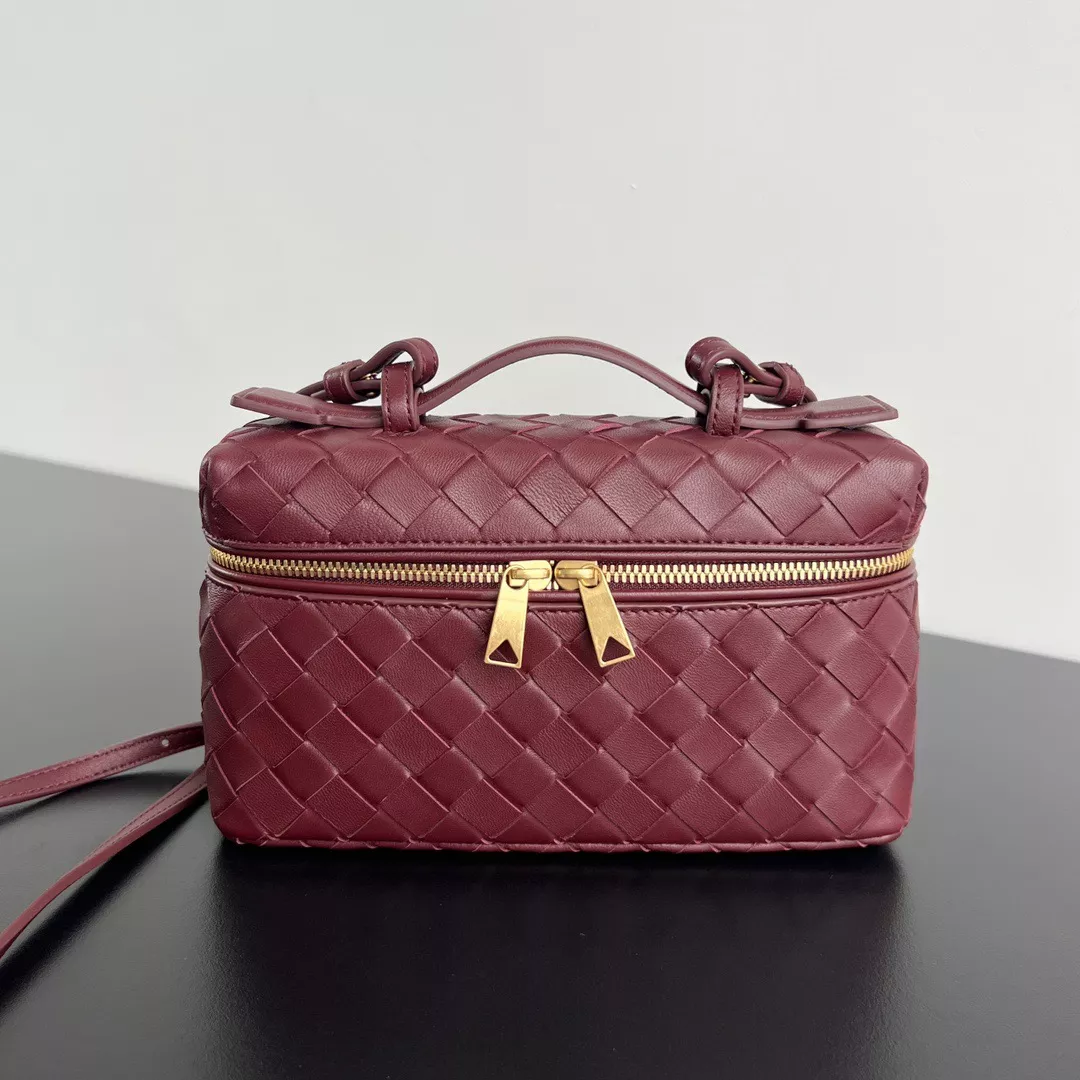 Bottega Veneta Vanity Case-01