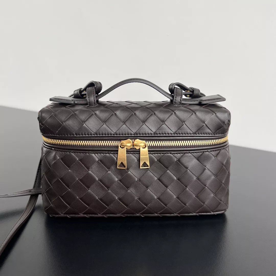 Bottega Veneta Vanity Case-01