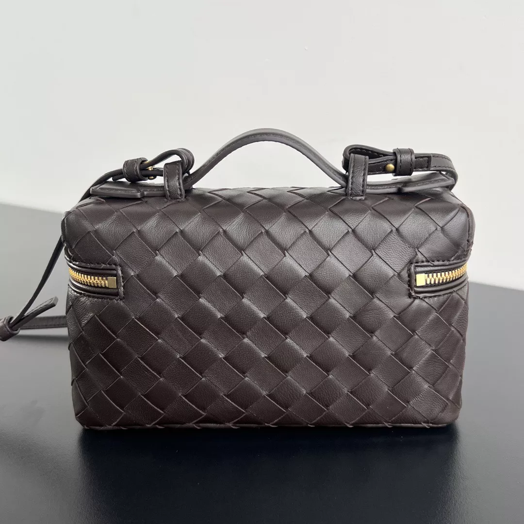Bottega Veneta Vanity Case-02