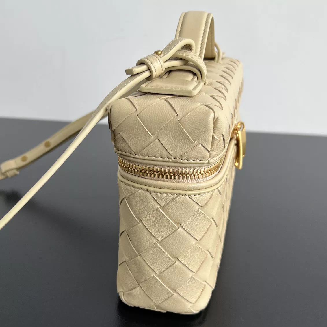 Bottega Veneta Vanity Case-02