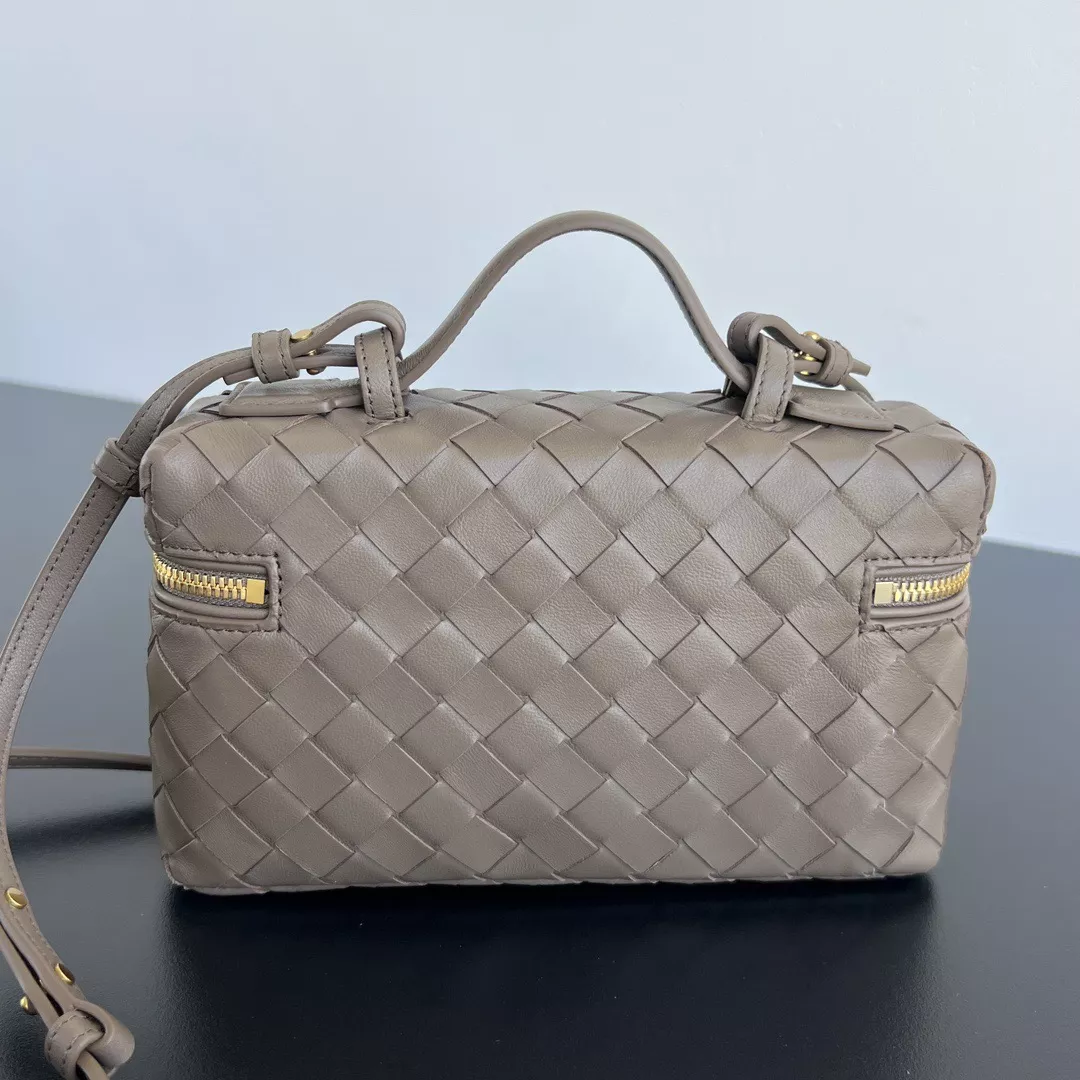 Bottega Veneta Vanity Case-02