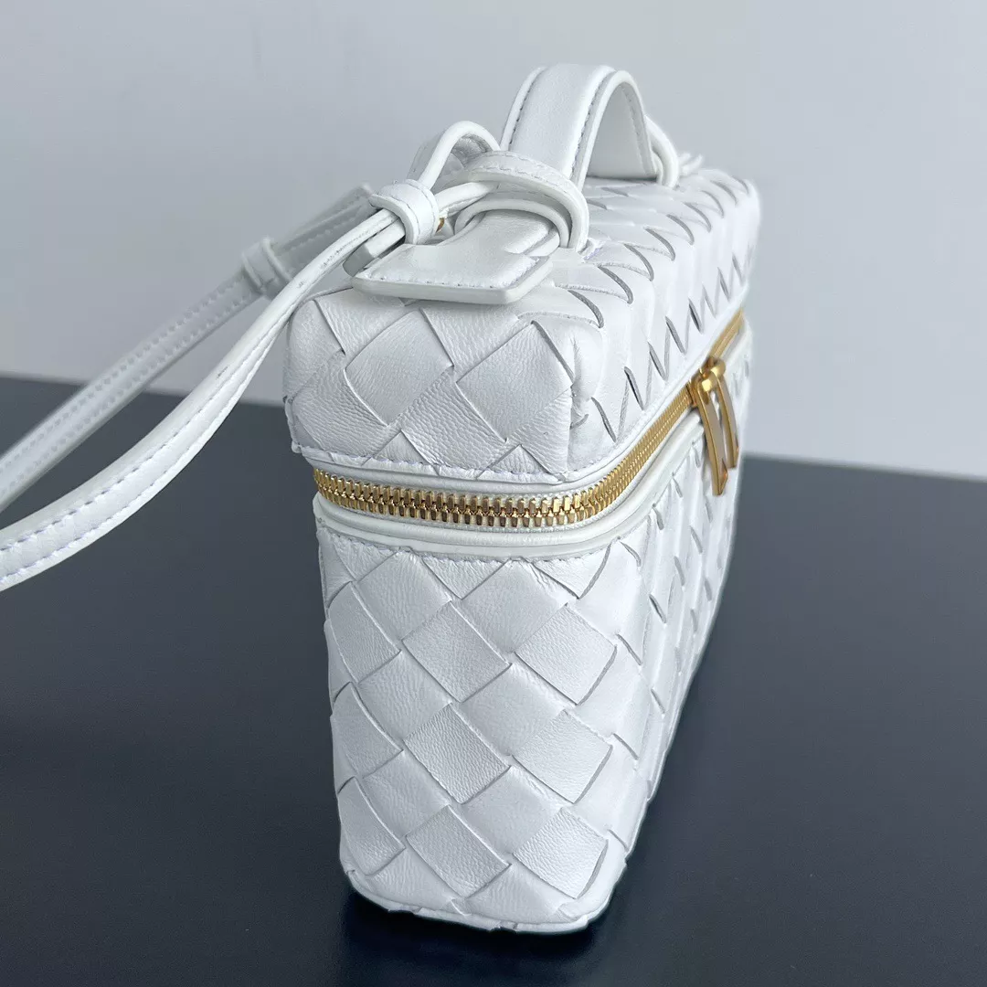 Bottega Veneta Vanity Case-02