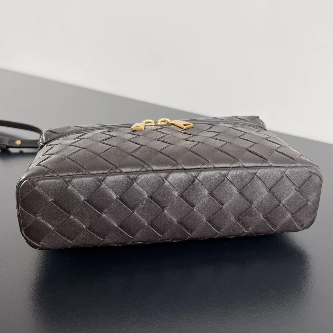 Bottega Veneta Vanity Case-03