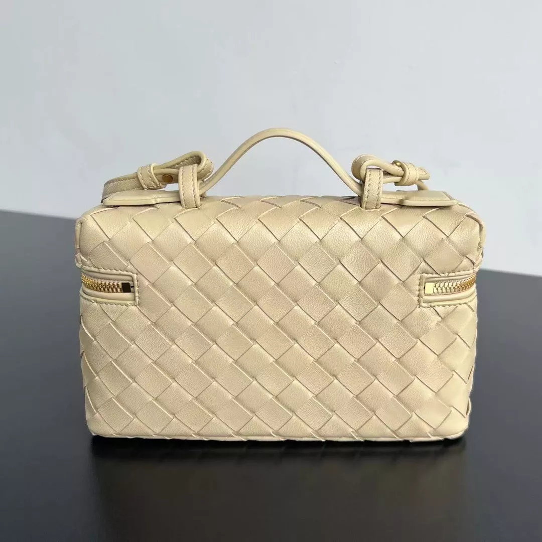 Bottega Veneta Vanity Case-03