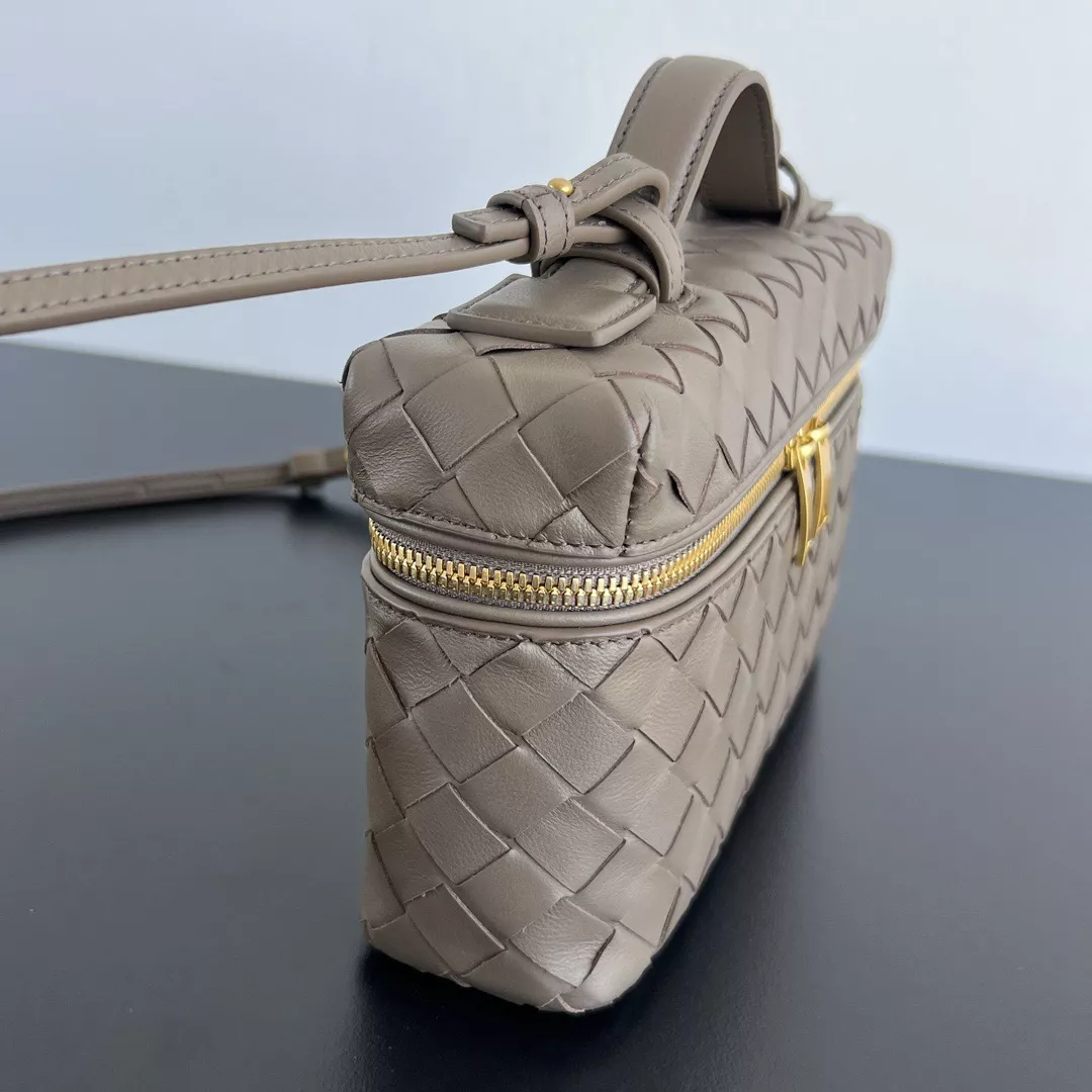 Bottega Veneta Vanity Case-03