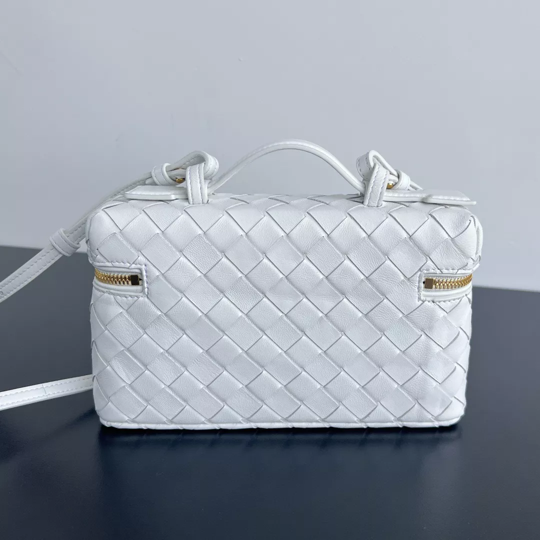 Bottega Veneta Vanity Case-03