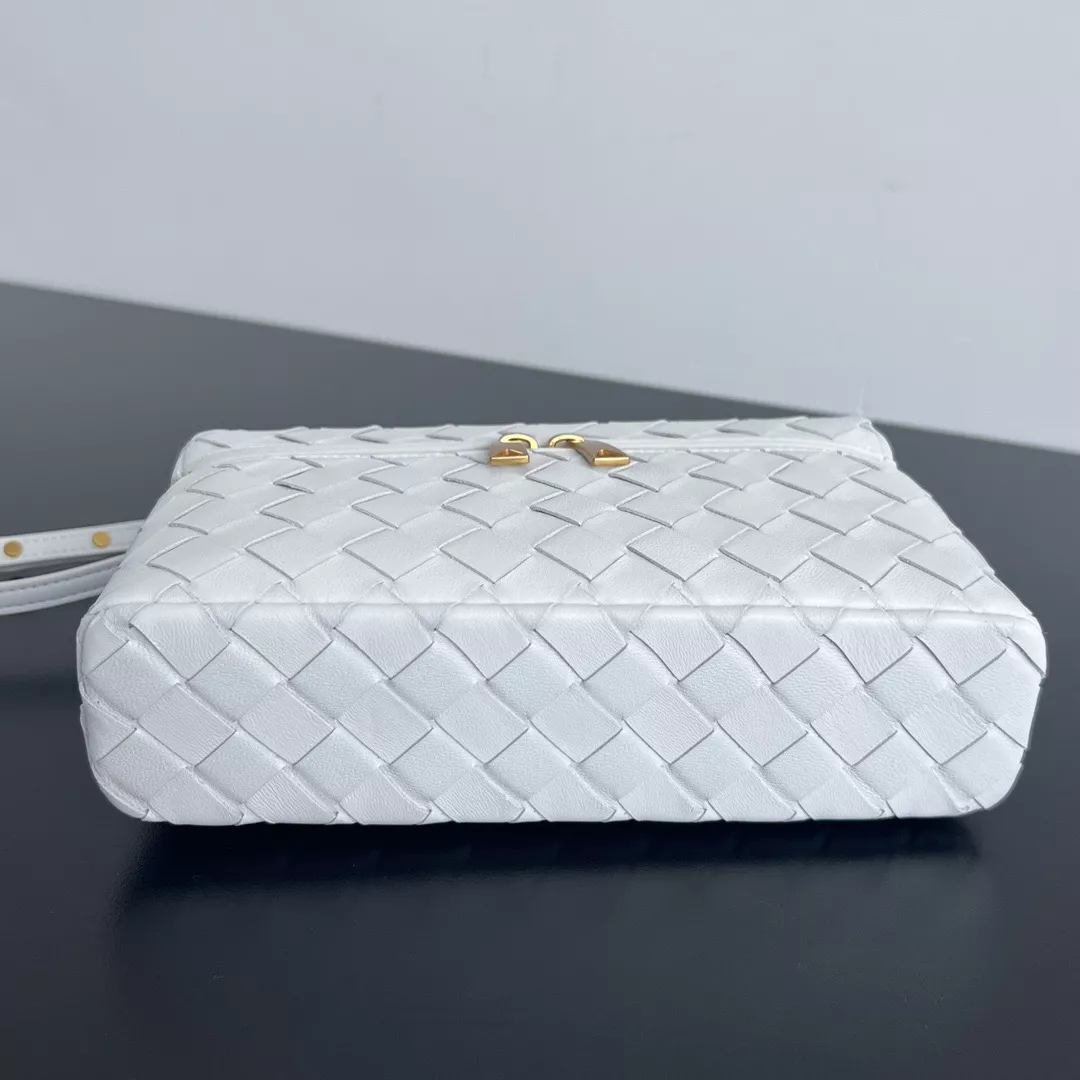 Bottega Veneta Vanity Case-04