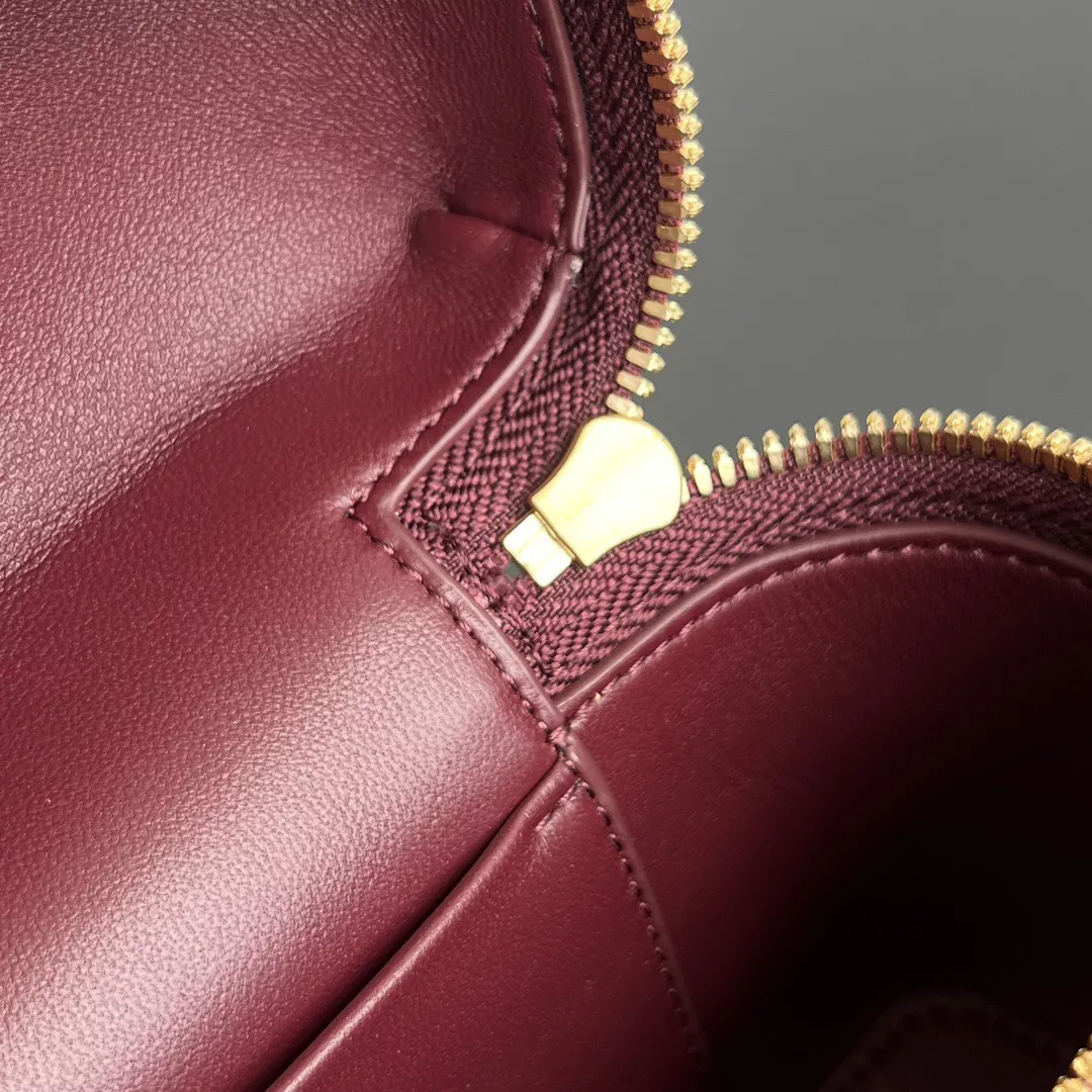 Bottega Veneta Vanity Case-05