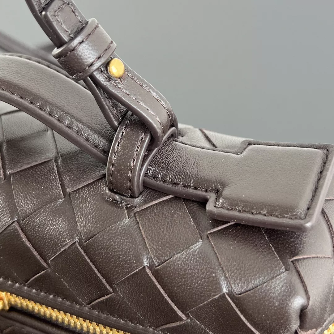 Bottega Veneta Vanity Case-05