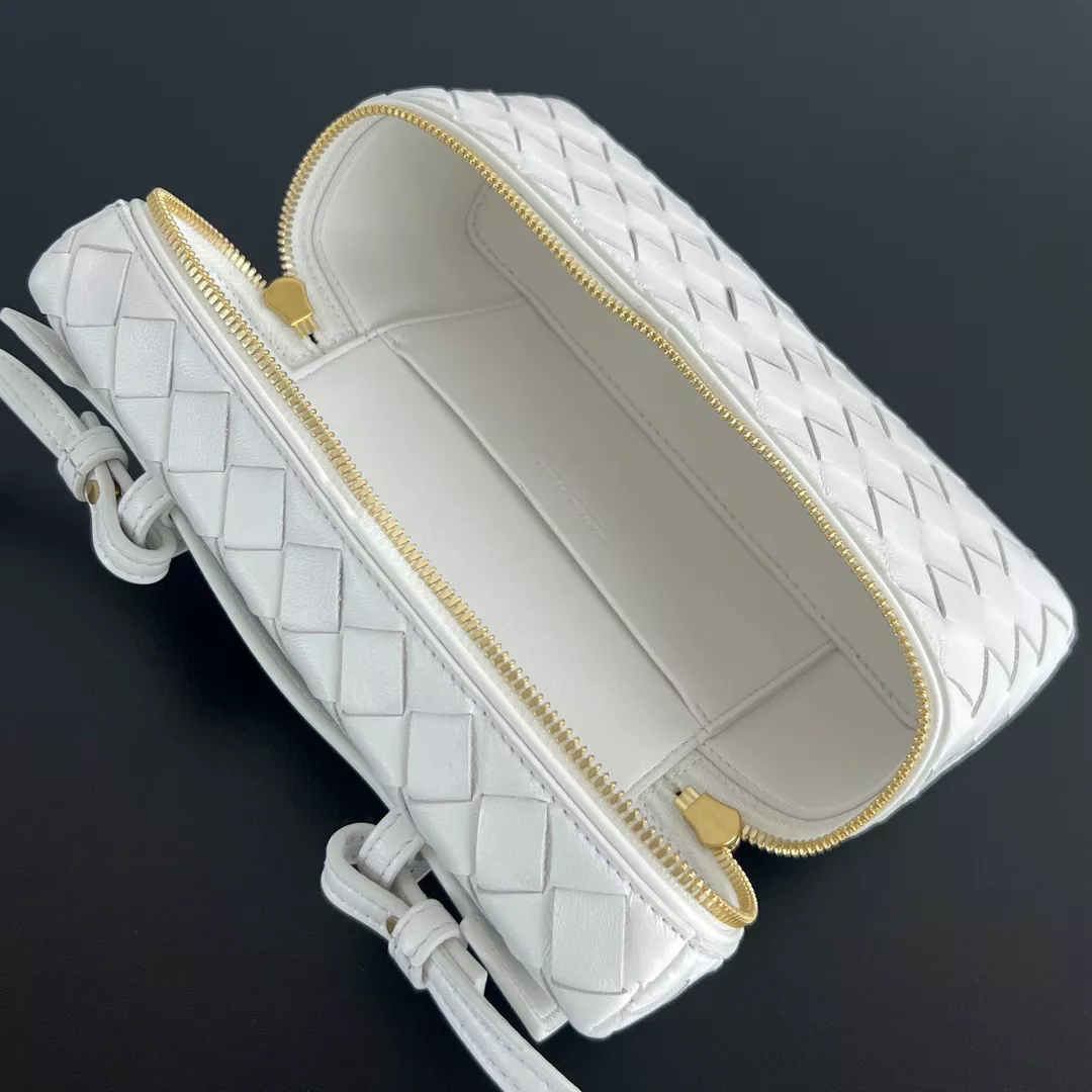 Bottega Veneta Vanity Case-05