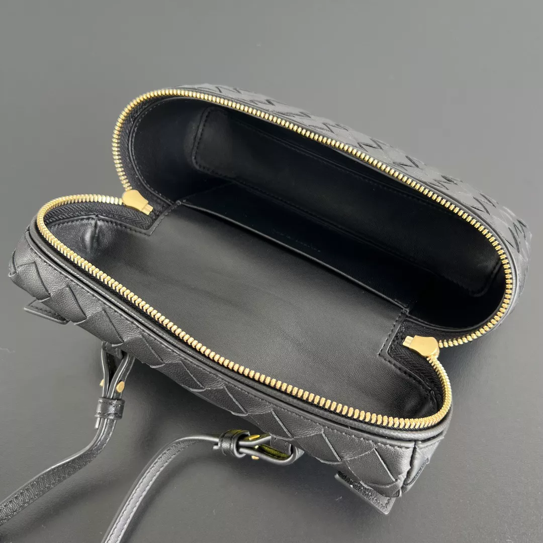 Bottega Veneta Vanity Case-06