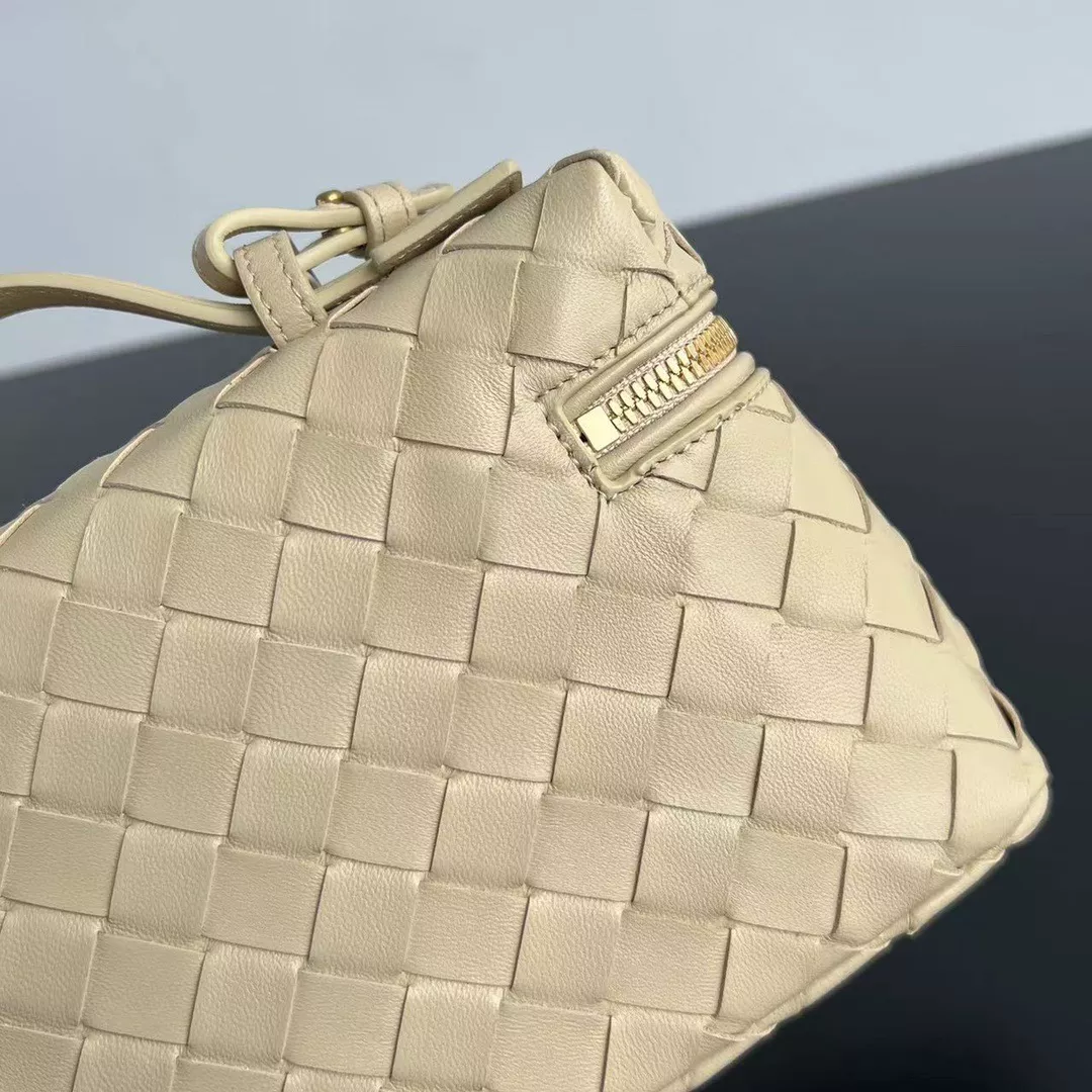 Bottega Veneta Vanity Case-07
