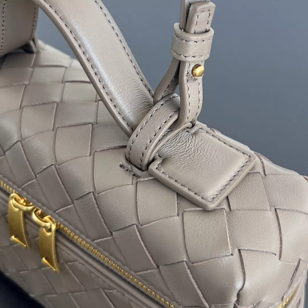 Bottega Veneta Vanity Case-07