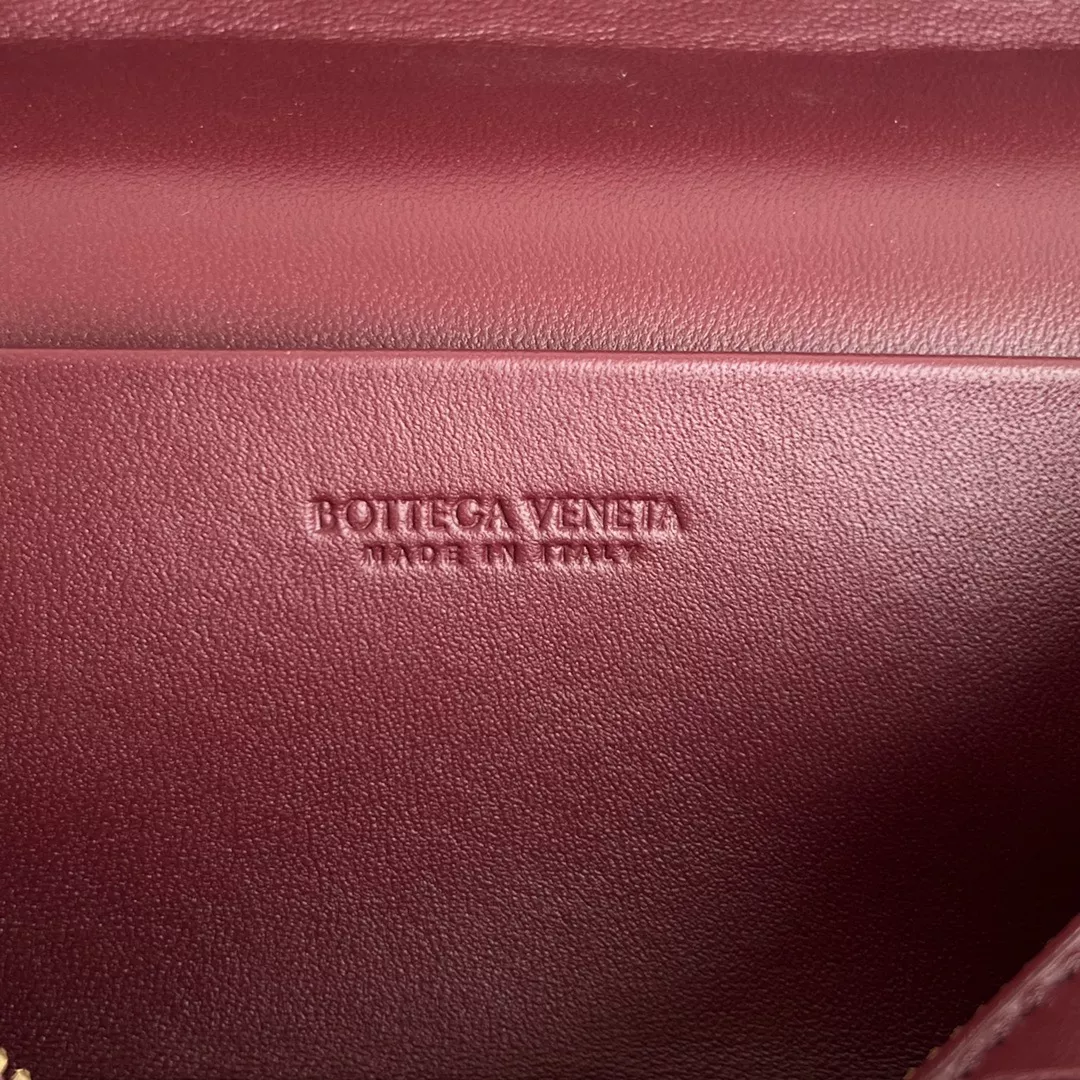 Bottega Veneta Vanity Case-08