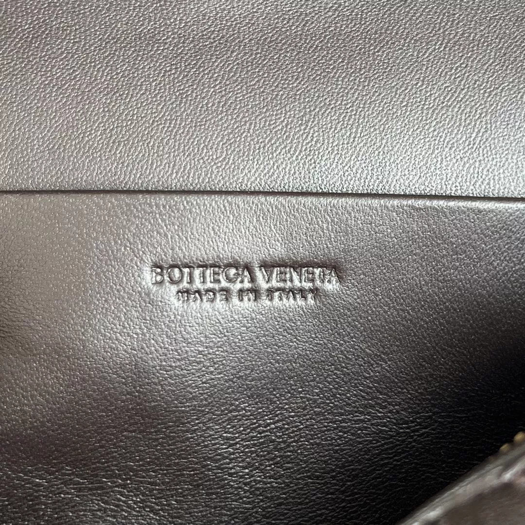 Bottega Veneta Vanity Case-08