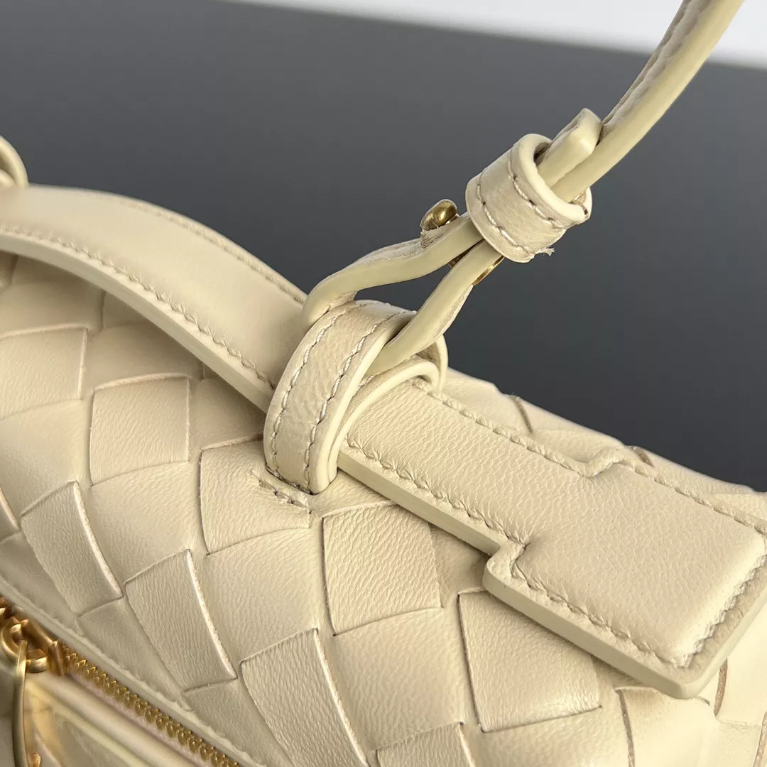 Bottega Veneta Vanity Case-08