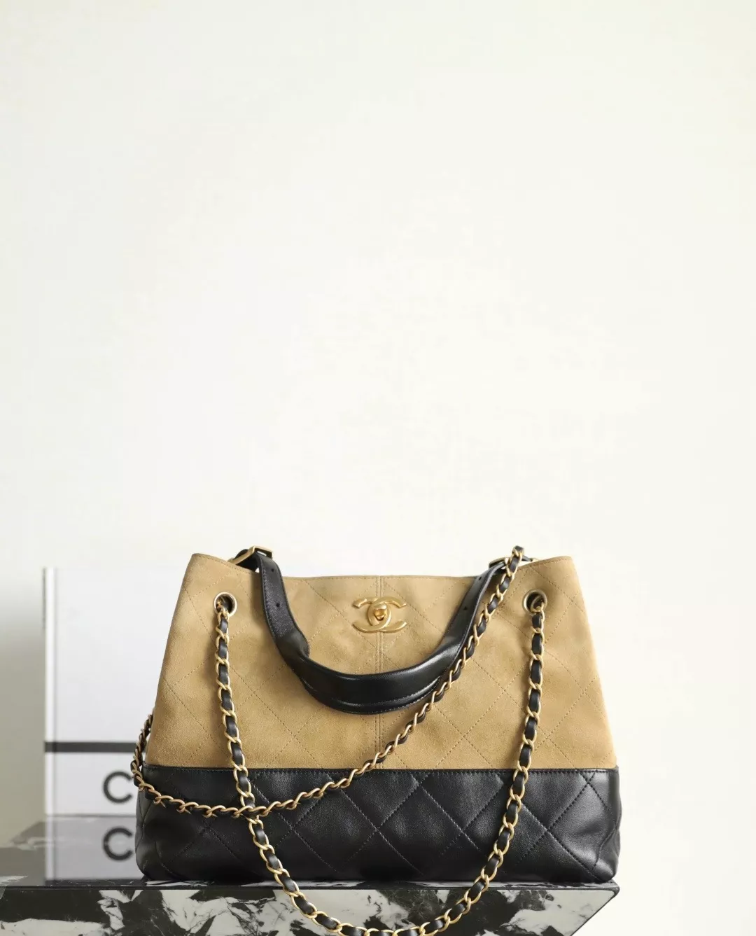 Chanel 25 Shopping Bag-04