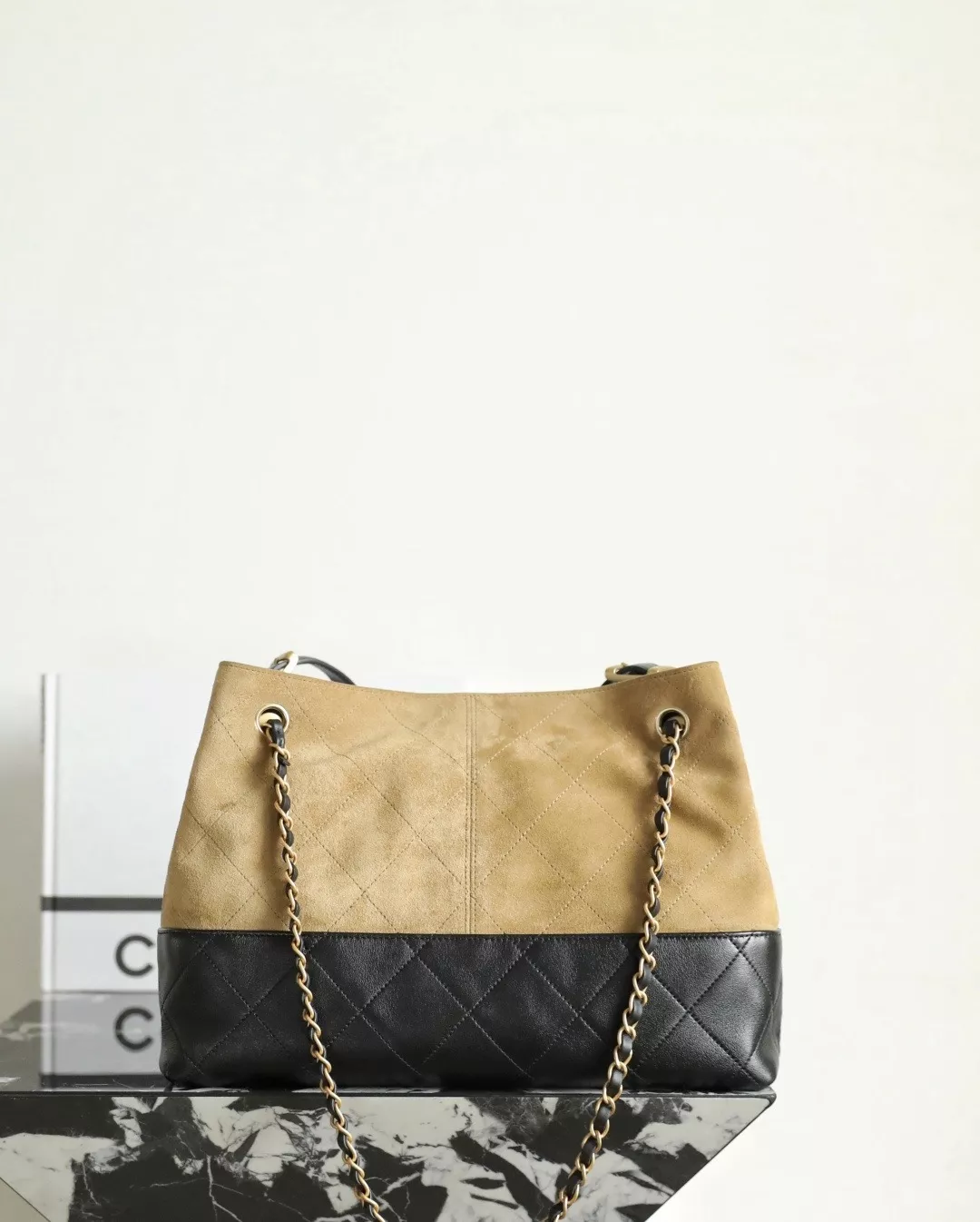 Chanel 25 Shopping Bag-05