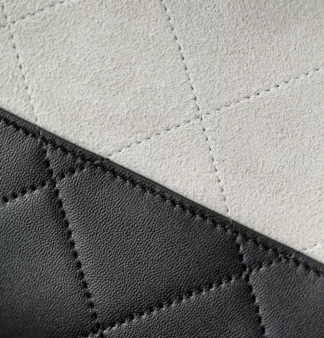 Chanel 25 Shopping Bag-16