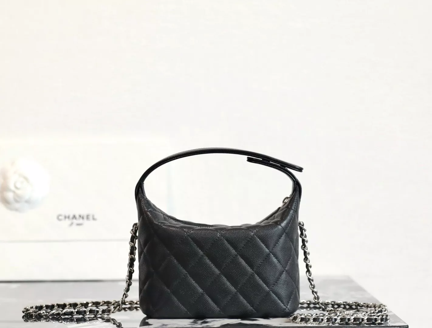 Chanel 25 hobo bag-05