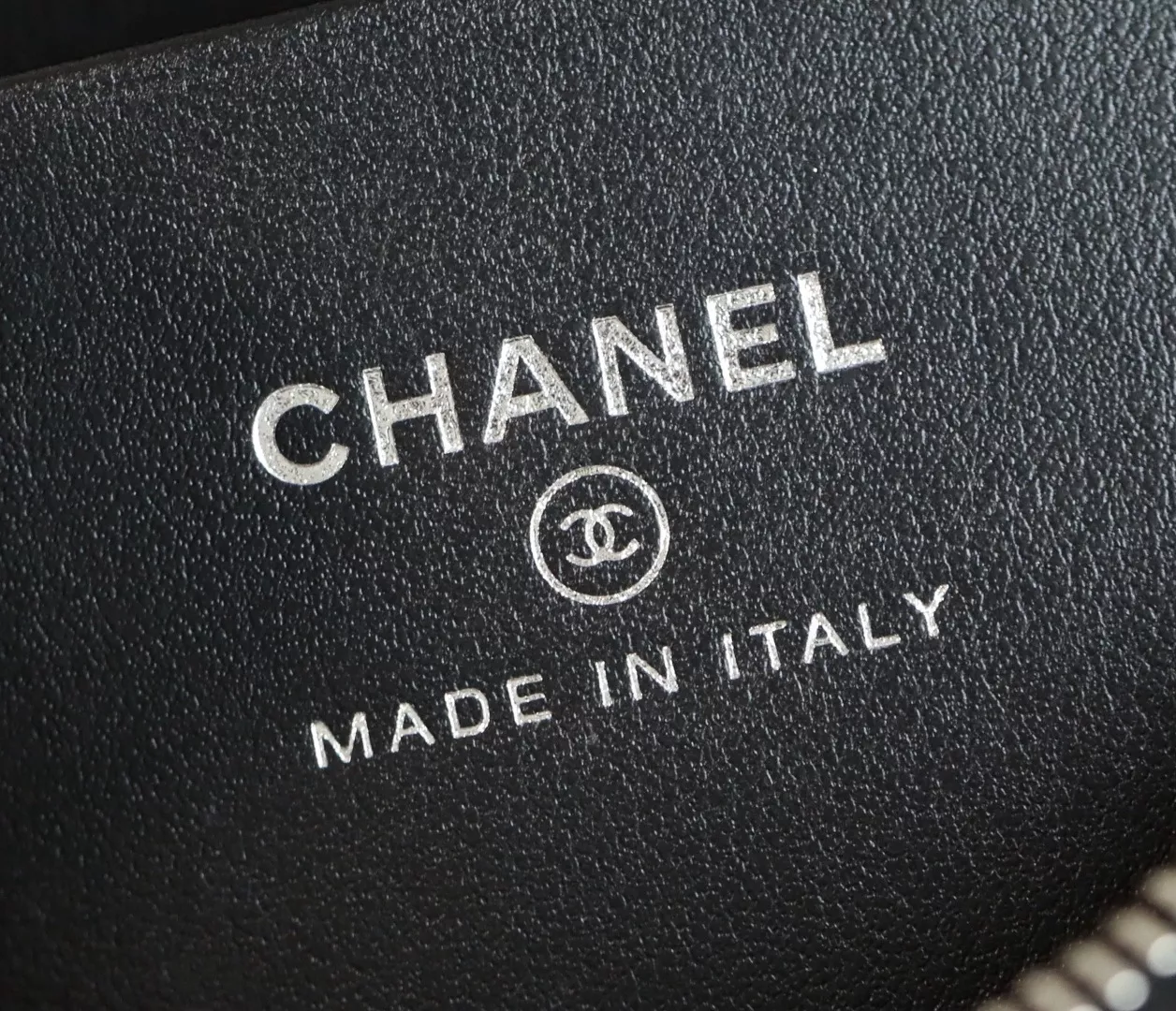 Chanel 25 hobo bag-09