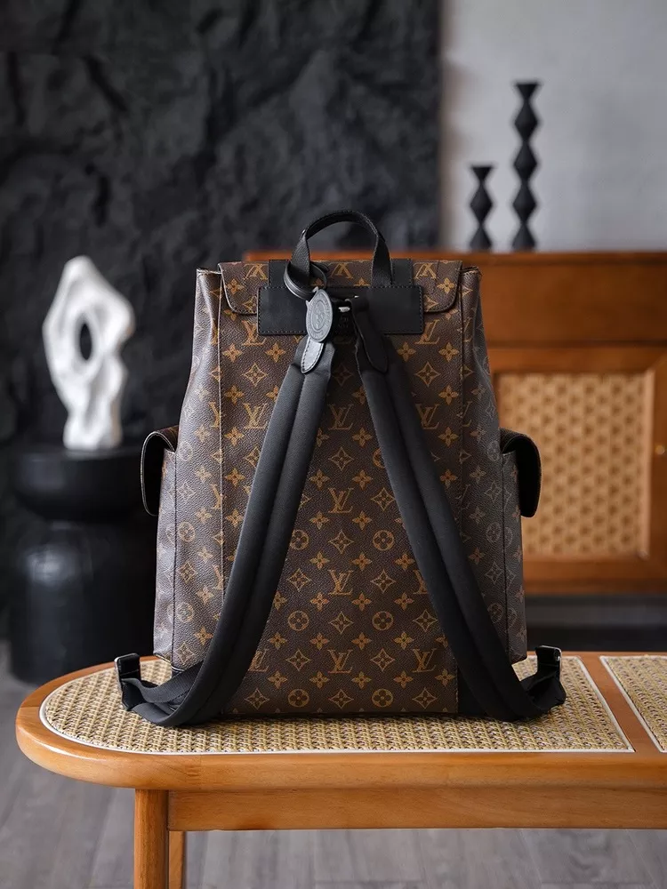 Louis Vuitton Christopher-06