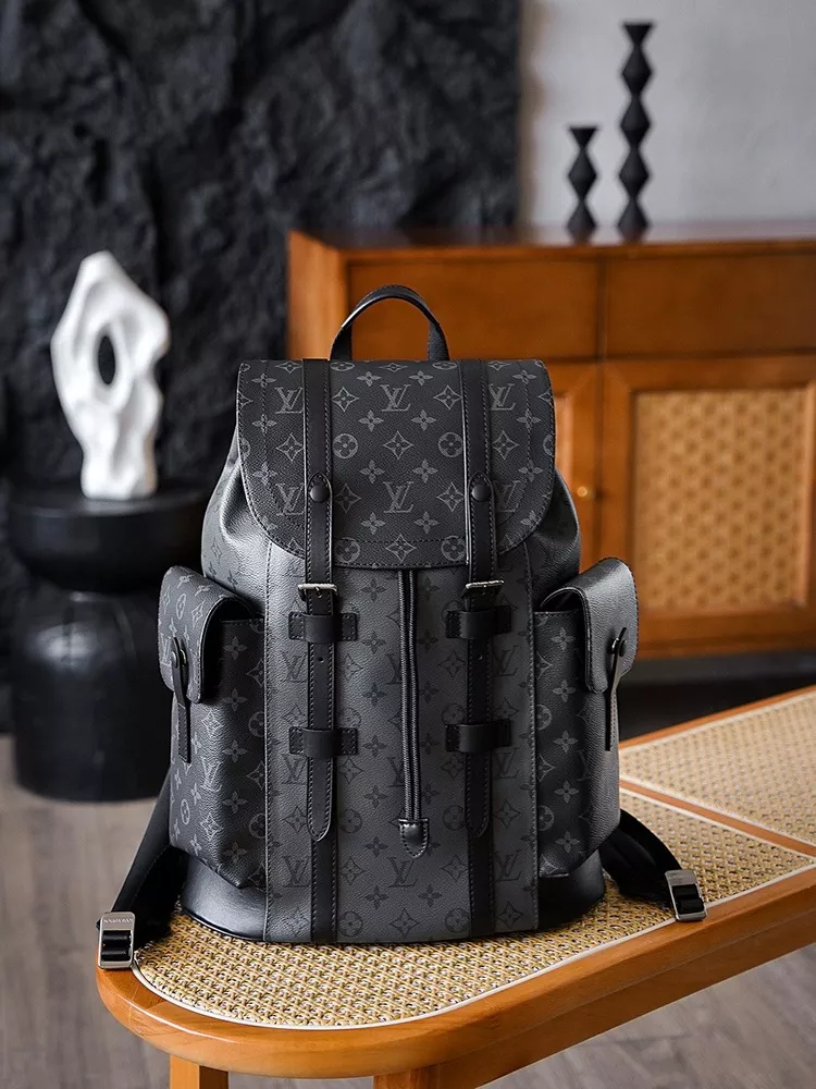 Louis Vuitton Christopher-16