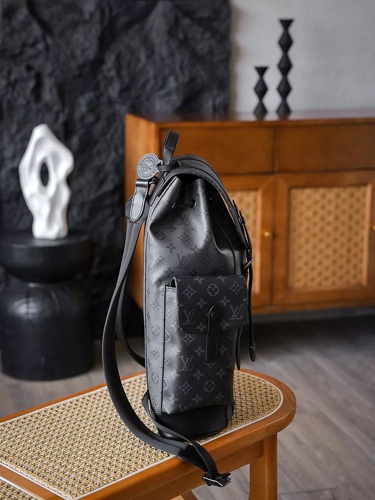 Louis Vuitton Christopher-17